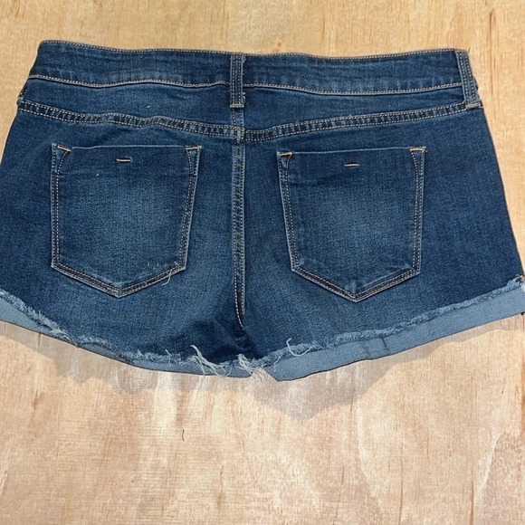 Alter’d state womens denim Jean short shorts shorts with raw hem - Picture 5 of 8